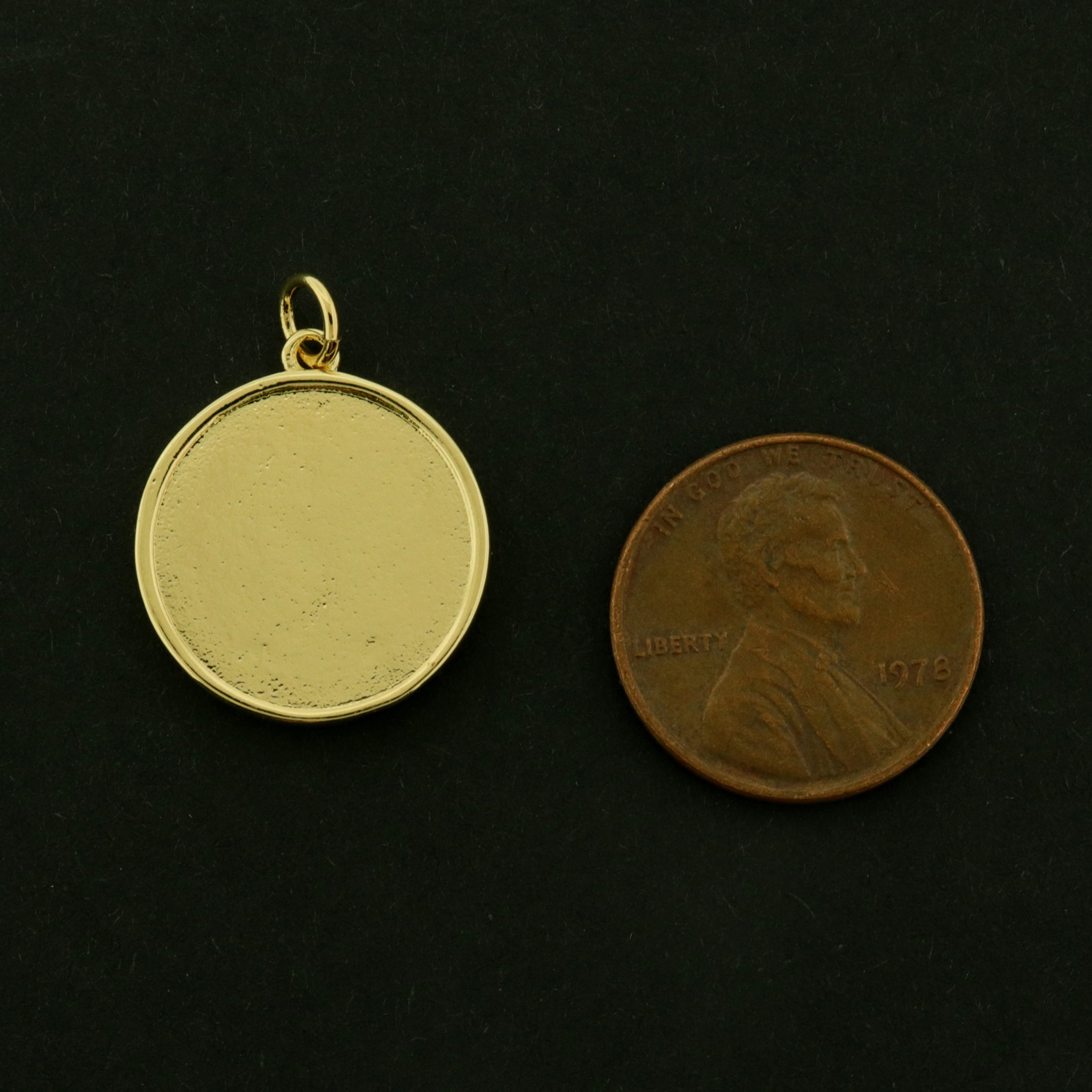 18k Love Charm - Amor Pendant - 18k Gold Plated Brass - GLD797