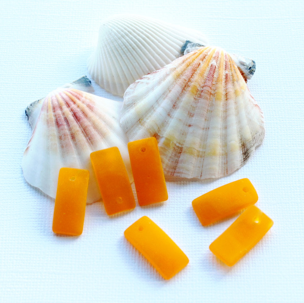 2 breloques en verre de mer de culture rectangle incurvé bleu aqua - U073