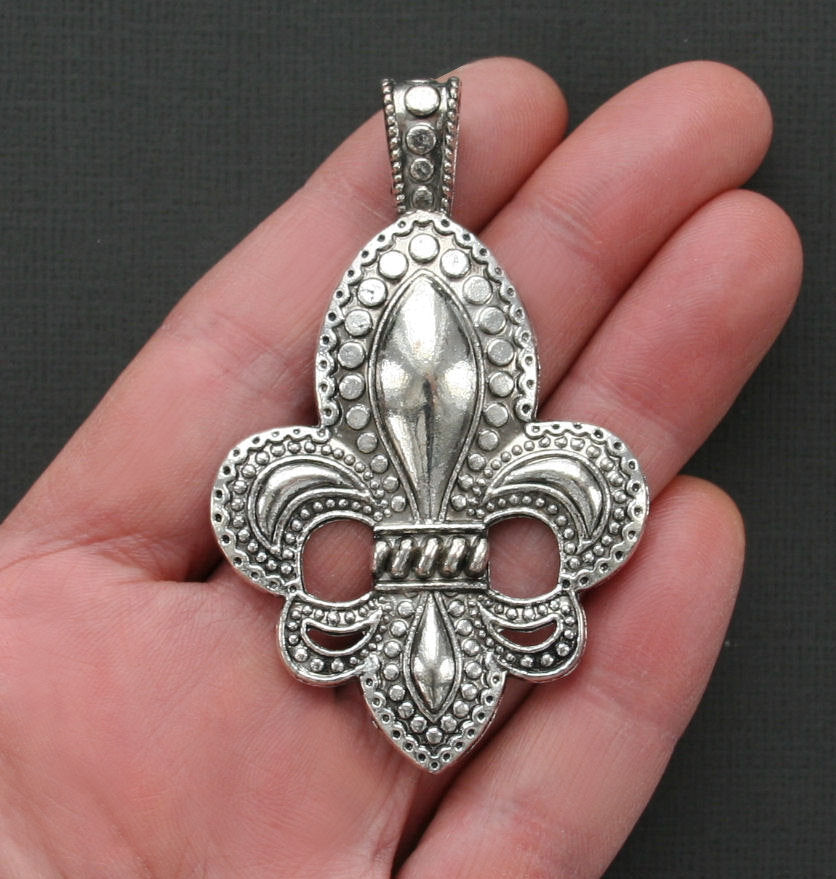 2 Fleur de Lis Antique Silver Tone Charms - SC1756