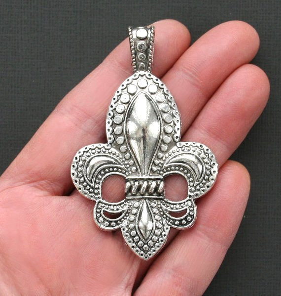 2 Fleur de Lis Antique Silver Tone Charms - SC1756