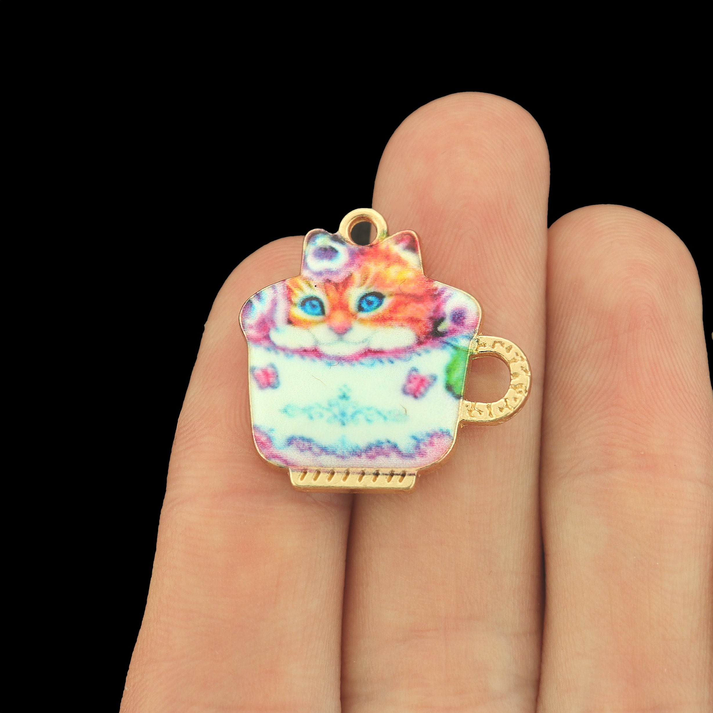 4 breloques en émail doré chat blanc - E1209