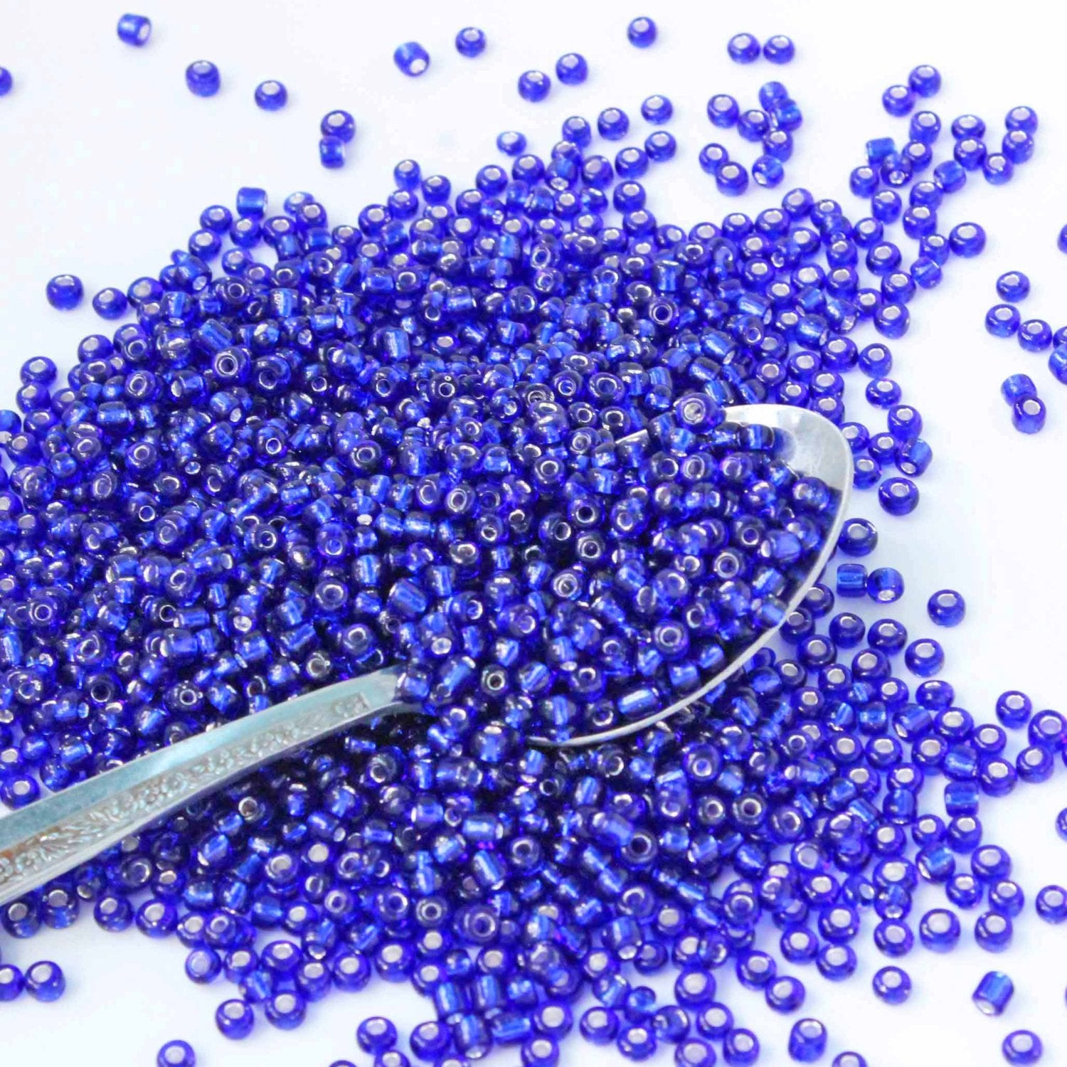 Perles de verre rocailles 6/0 4mm - Marron de Sienne doublé d'argent - 50g 496 Perles - BD1288