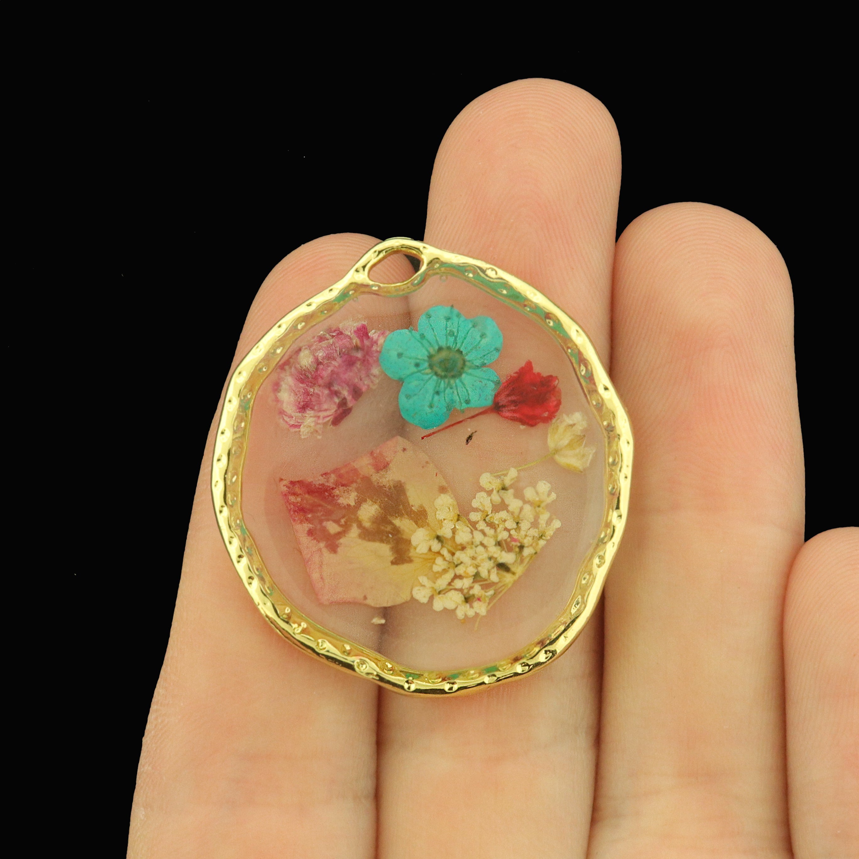 Dried Flower Gold Tone and Resin Charms - Round - K710