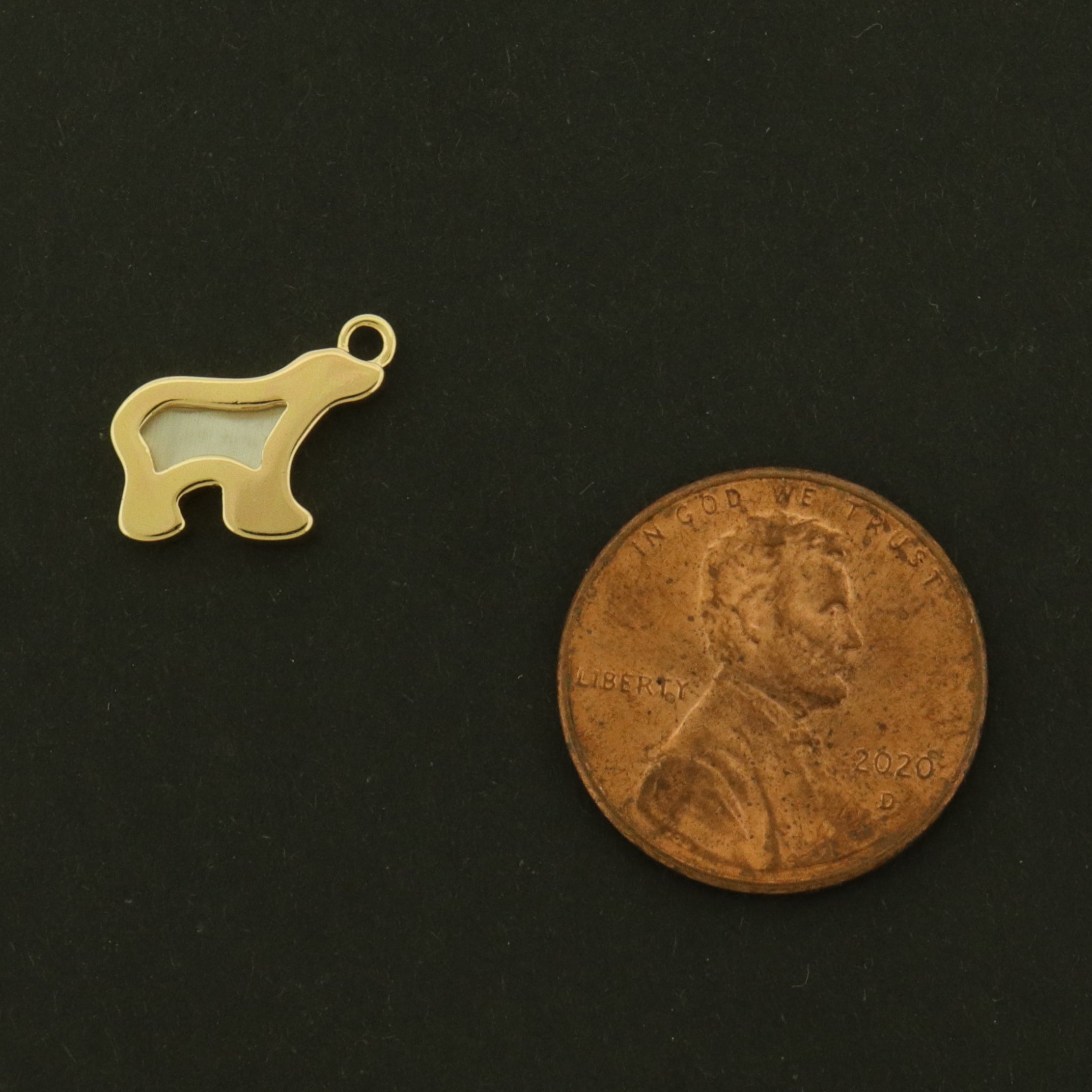 Breloque Ours Polaire 14 carats - Incrustation de coquillage - Cuivre plaqué or 14 carats - GLD1294