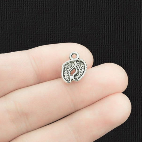 12 breloques de ton argent antique de pieds de bébé - SC065