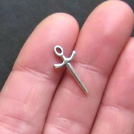 15 breloques argentées antiques épée 2 faces - SC664