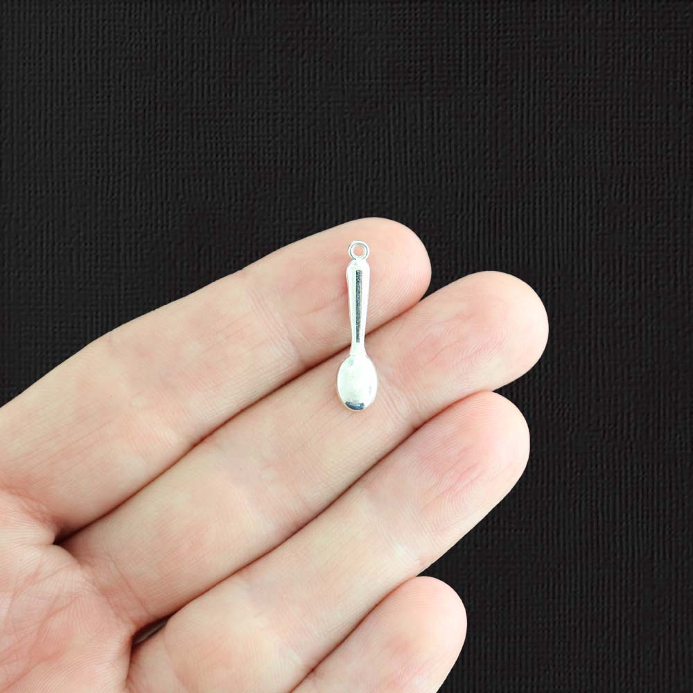 16 cuillères à breloques en argent antique - SC887