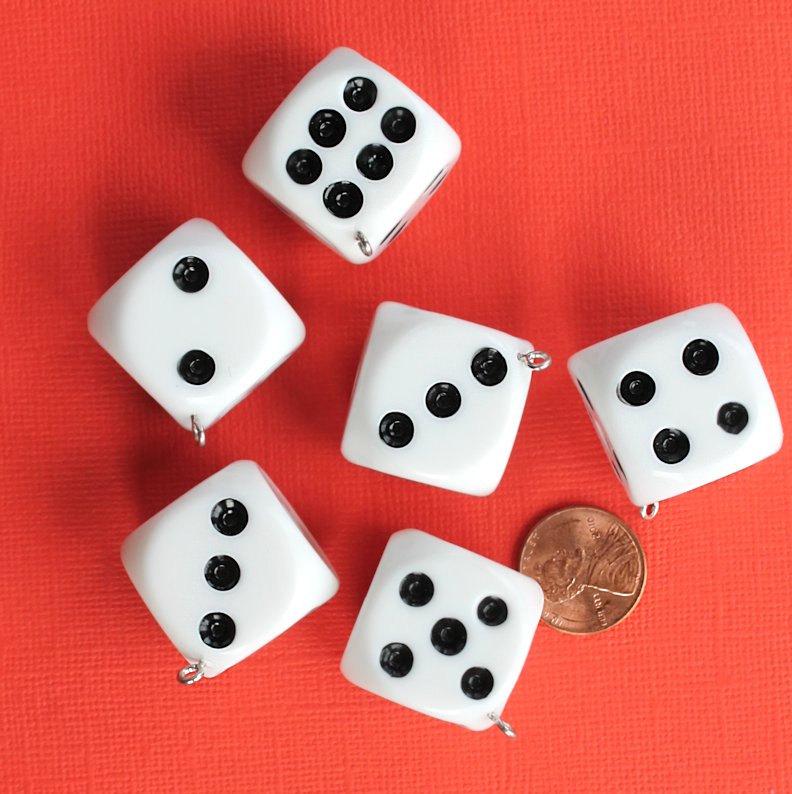 2 breloques dés en résine 3D - K251
