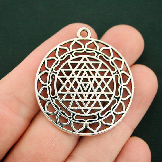 2 breloques argentées antiques de méditation Sri Yantra - SC7474