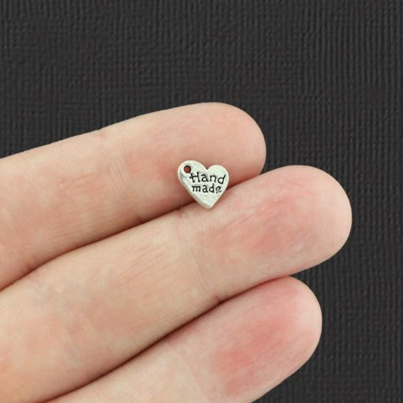 20 breloques en forme de cœur "fabriquées à la main" - SC4217