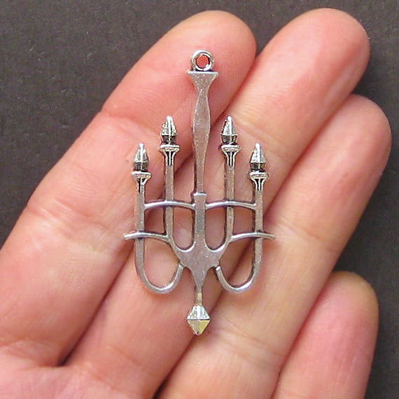 3 breloques argentées antiques candélabres - SC1347