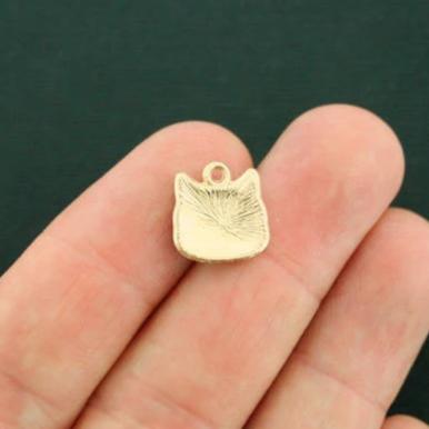 4 breloques chat en émail doré - E371