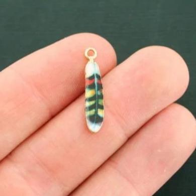 Breloques en émail doré à 4 plumes - E602