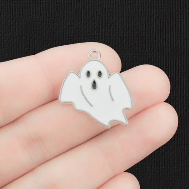 4 breloques en émail argenté fantôme - E1370