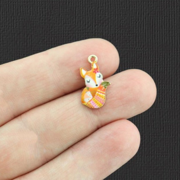 4 breloques en émail doré à rayures roses - E1035