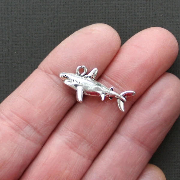 4 breloques argentées antiques de requin 3D - SC1866