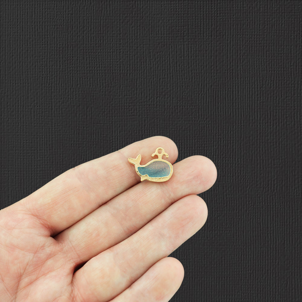 4 breloques en émail scintillant ton or baleine - E923
