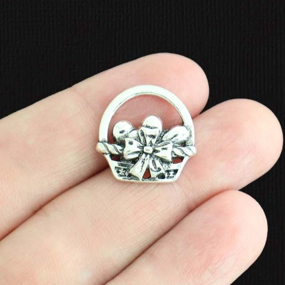 6 breloques de ton argent antique panier de Pâques - SC1197