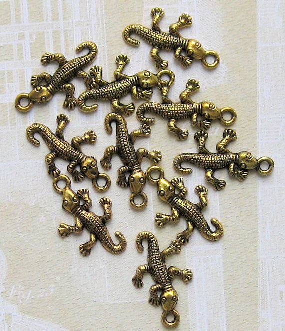 6 Gecko Antique Gold Tone Charms - GC019