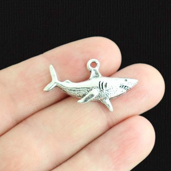 6 breloques argentées antiques de requin - SC3288
