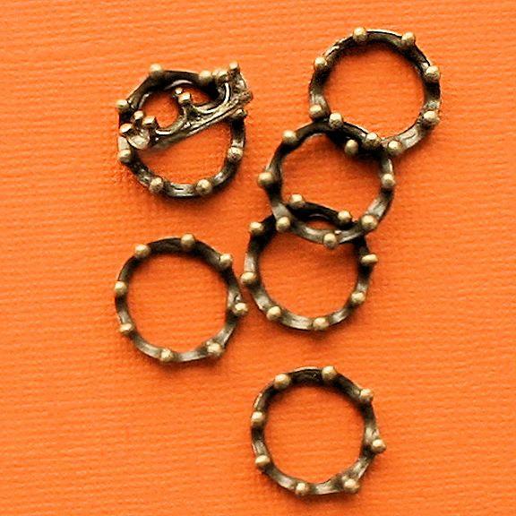 8 Crown Antique Bronze Tone Charms 3D - BC623