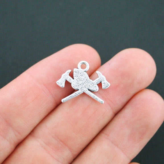 8 breloques argentées antiques de pompier - SC4931