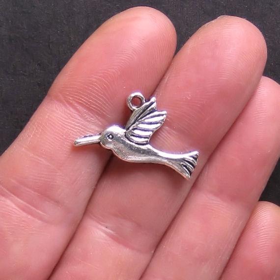 8 breloques argentées antiques de colibri - SC250