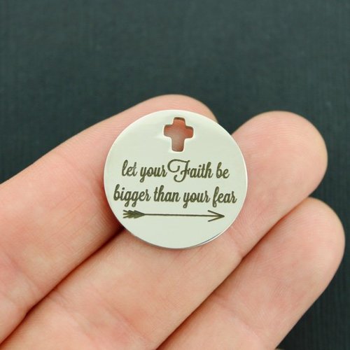 Laissez votre foi breloques croix en acier inoxydable - Soyez plus grand que votre peur - BFS023-2596