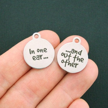 Paire de Charms en Acier Inoxydable - Dans une oreille... et dehors par l'autre - BFS001-0634