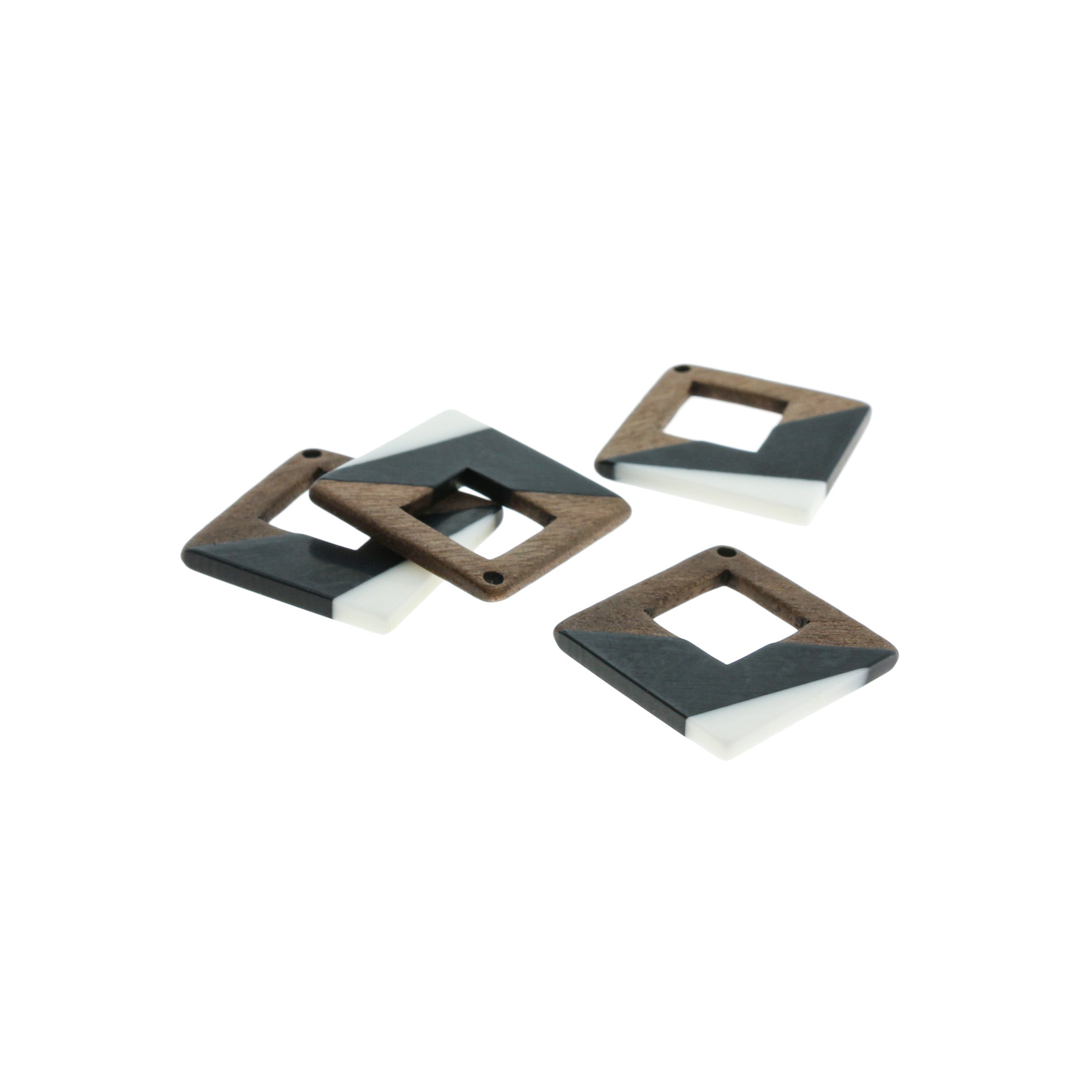 Breloque Losange Bois Naturel et Résine Noire et Blanche 37mm - WP302