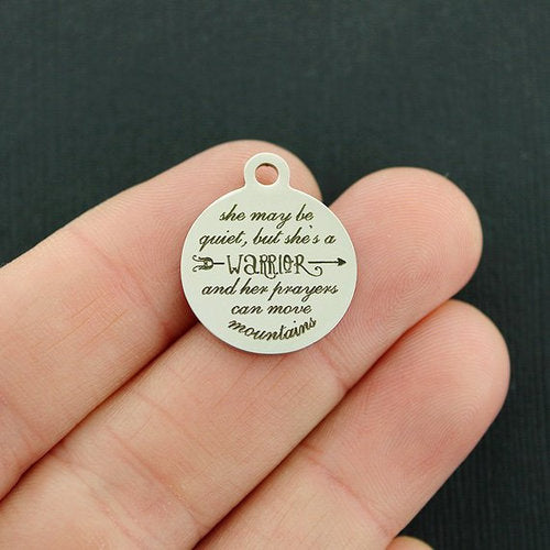 Elle est peut-être silencieuse en acier inoxydable - mais c'est une guerrière et ses prières peuvent déplacer des montagnes - BFS001-4391