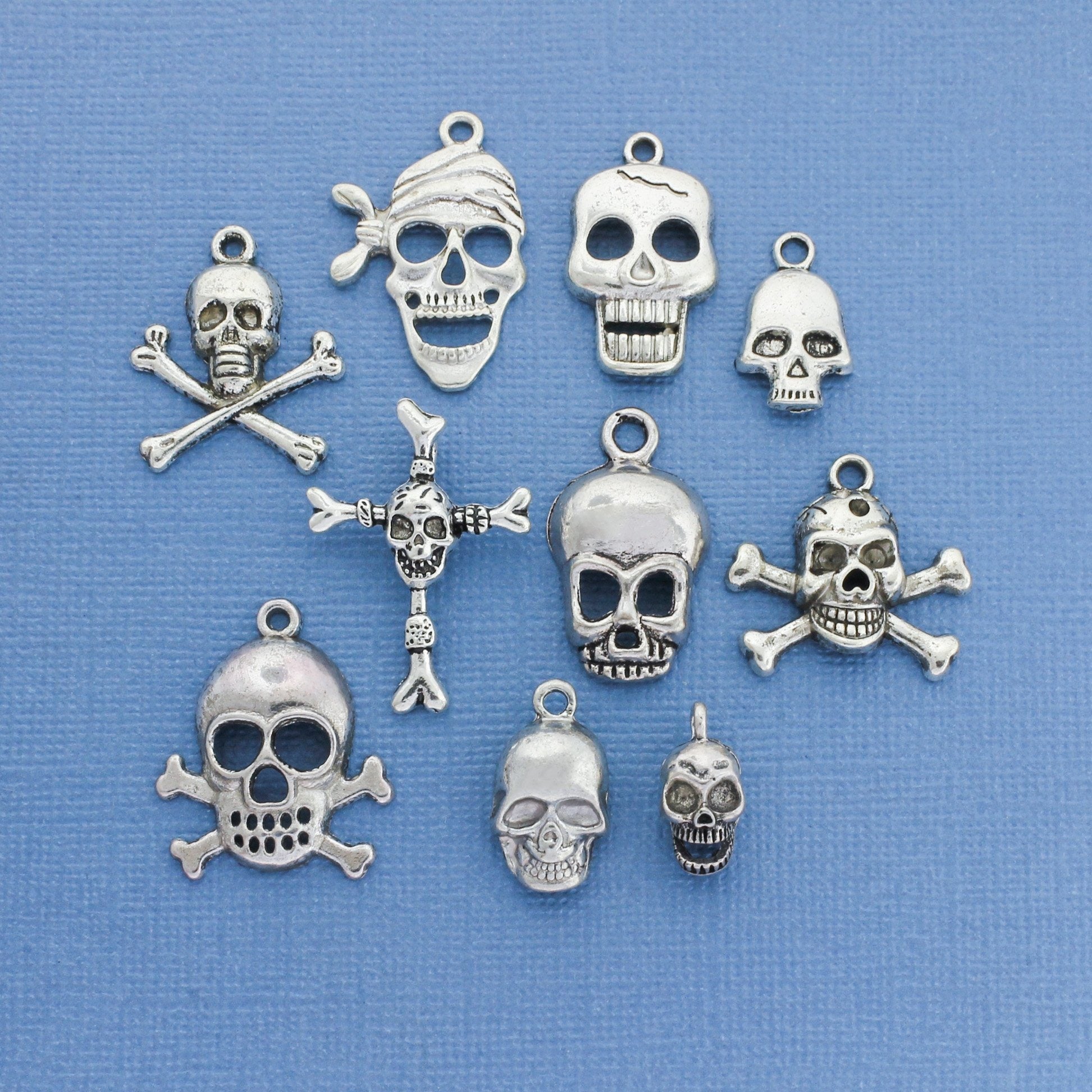 Collection de breloques tête de mort ton argent antique 10 breloques différentes - COL050