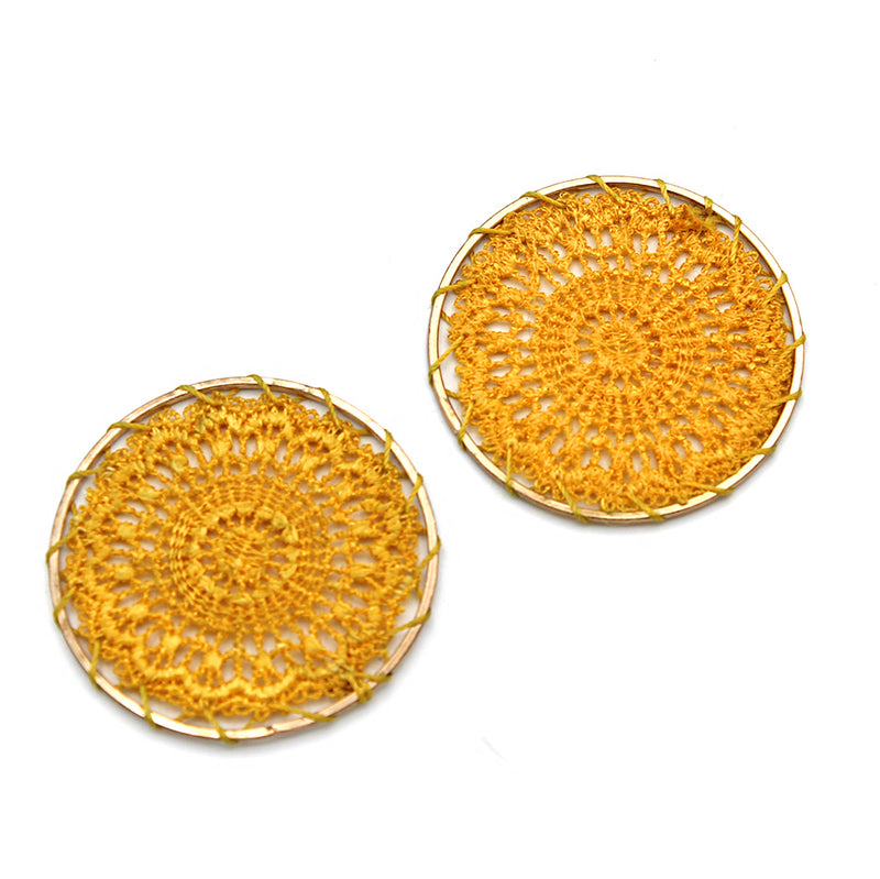 2 pendentifs dorés en dentelle tissée Rose brumeuse - TSP119