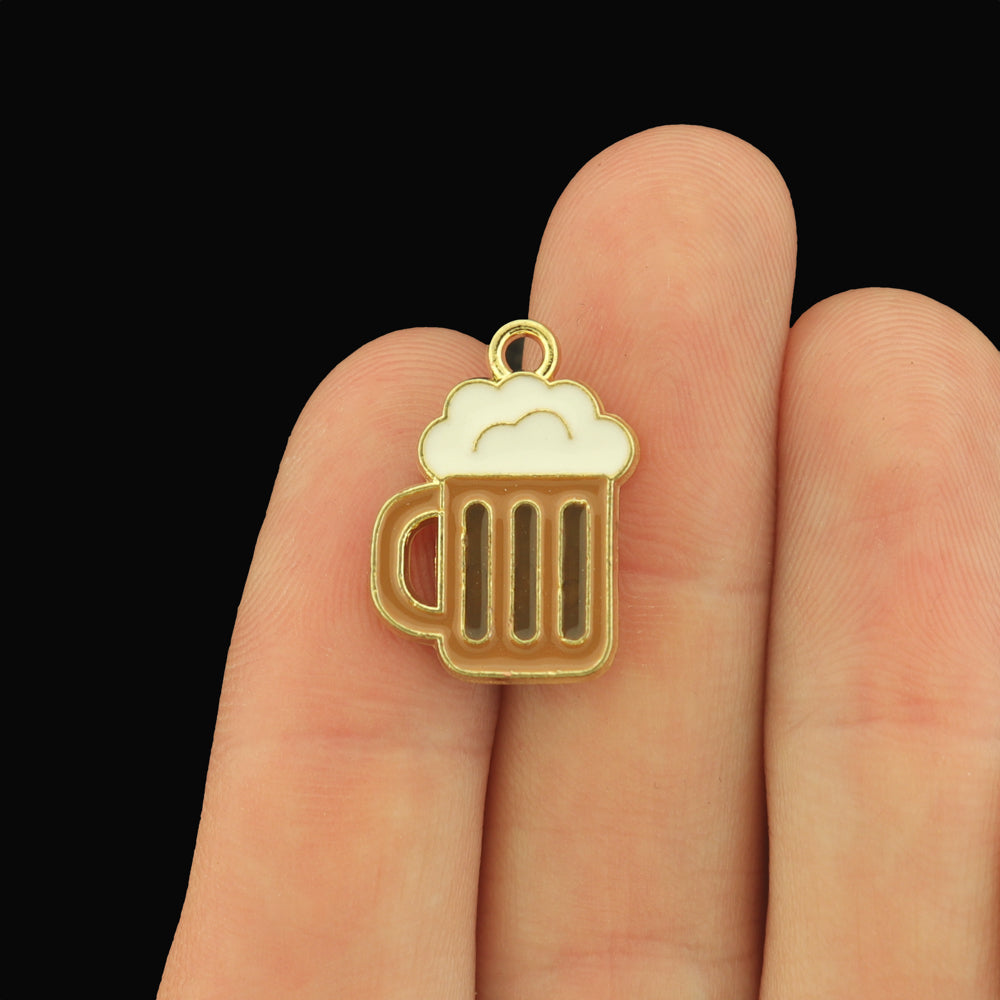4 breloques chope de bière en émail doré - E897