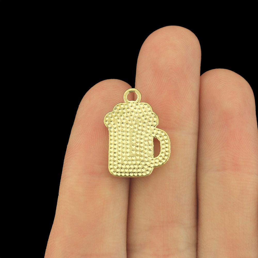 4 breloques chope de bière en émail doré - E897