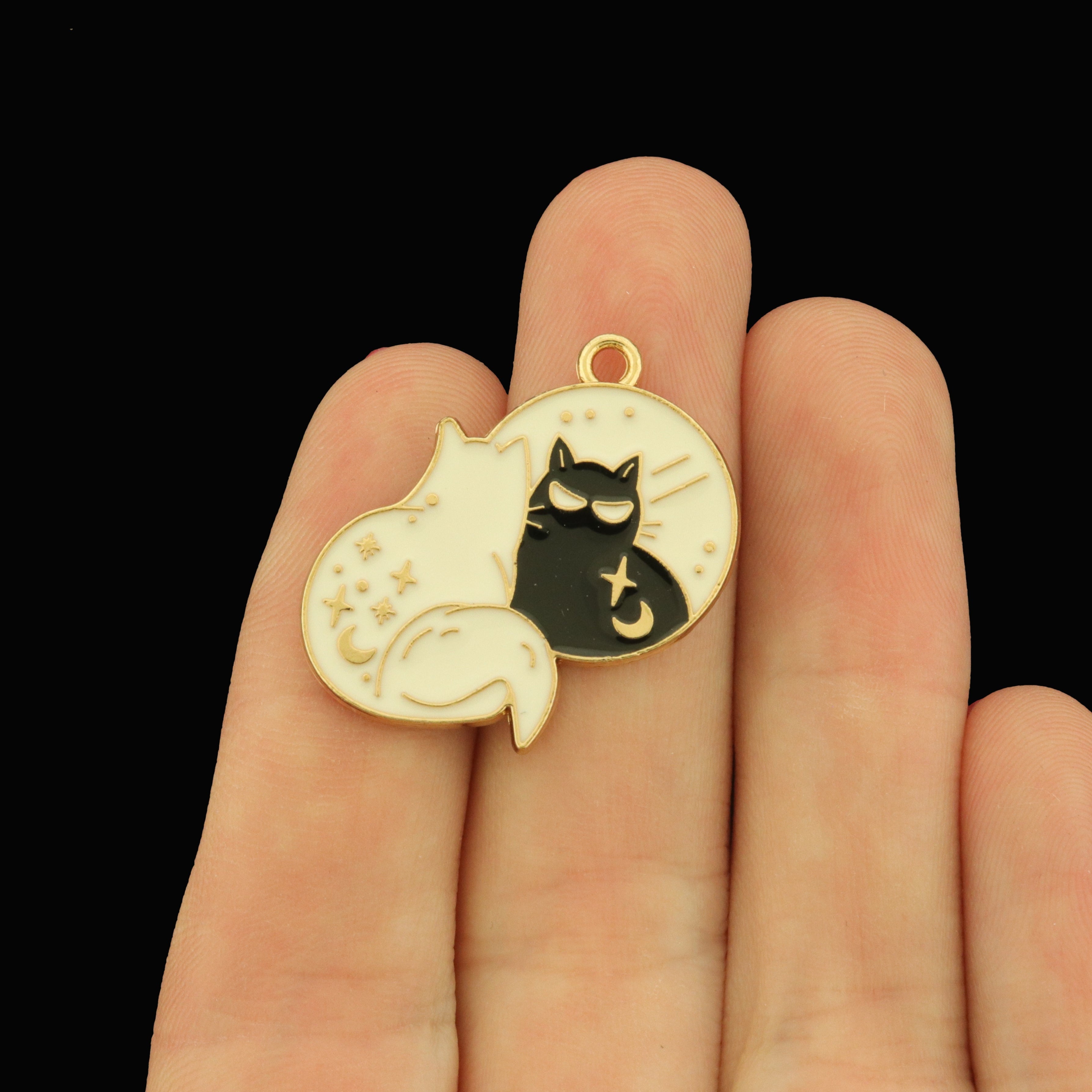 4 Black Cat Looking in Mirror Enamel Charms - E199
