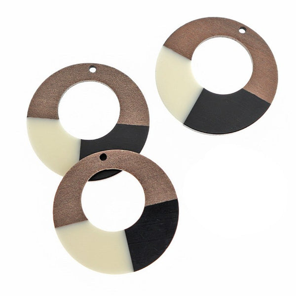 Ring Natural Wood and Resin Charm 38mm - Black and Cream - WP536
