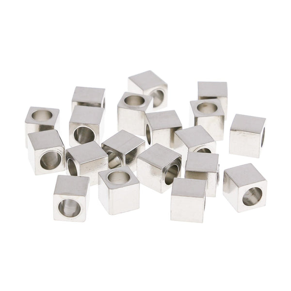 Perles intercalaires Cube en acier inoxydable 6 mm x 6 mm - ton argent - 6 perles - MT354