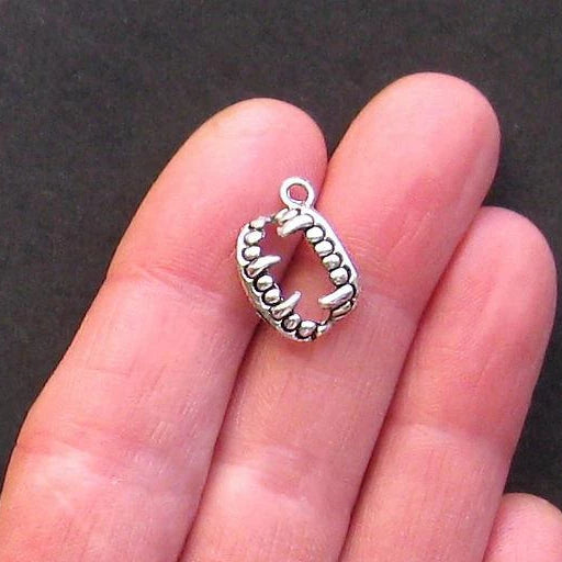 10 Fangs Antique Silver Tone Charms - SC862