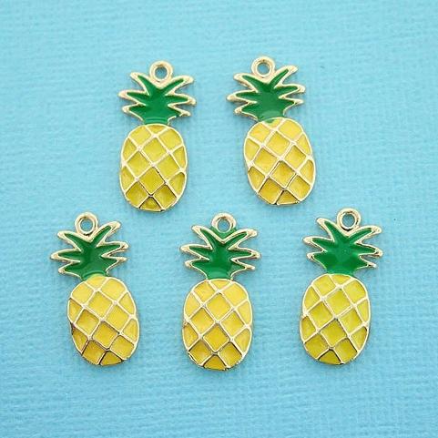 4 breloques ananas en émail doré - E006