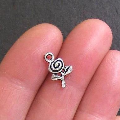 15 breloques de ton argent antique fleur - SC101