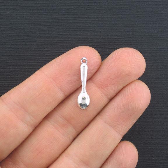 15 cuillères à breloques argentées antiques 2 faces - SC3403