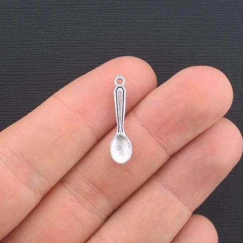 15 cuillères à breloques argentées antiques 2 faces - SC3403