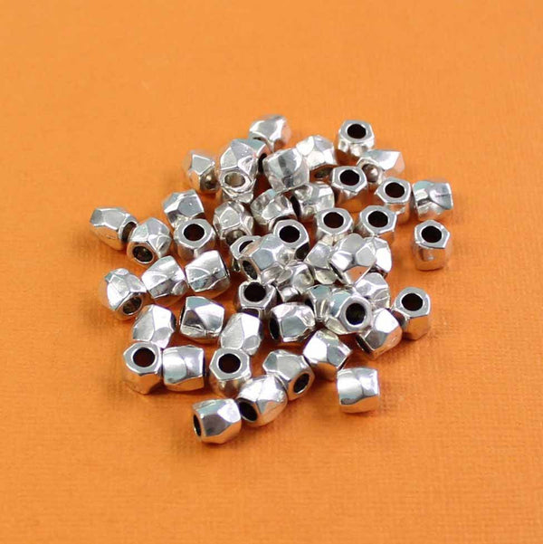 Perles intercalaires géométriques 8 mm x 8 mm - ton argent - 15 perles - FD469