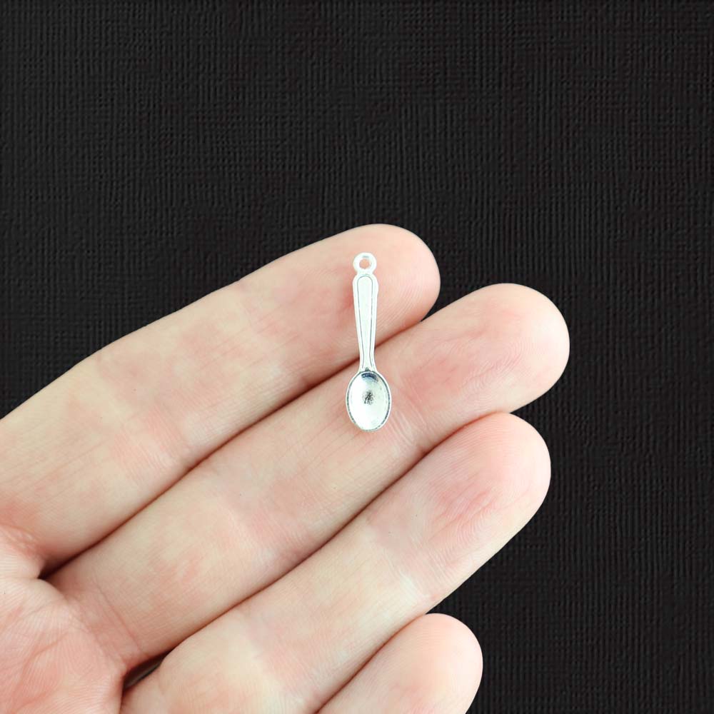 16 cuillères à breloques en argent antique - SC887