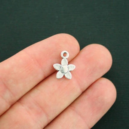 18 breloques de ton argent antique fleur - SC747