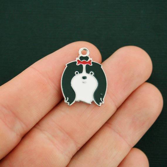 2 breloques chien en émail argenté - E483