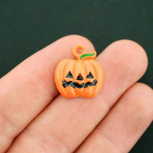 2 breloques en émail orange citrouille - E481