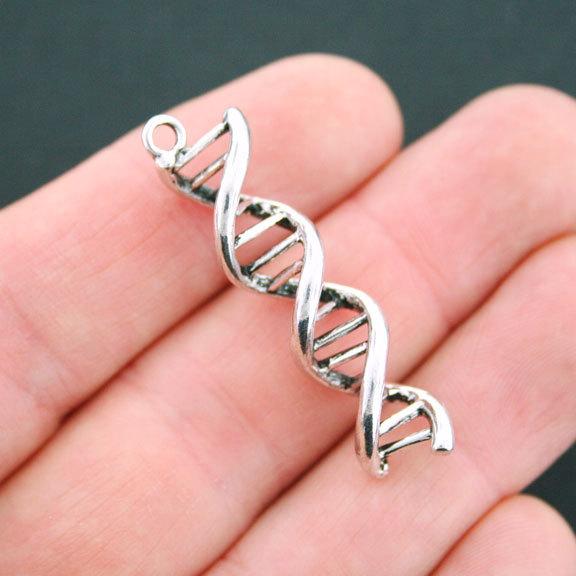 2 breloques ADN argentées antiques 3D - SC5149