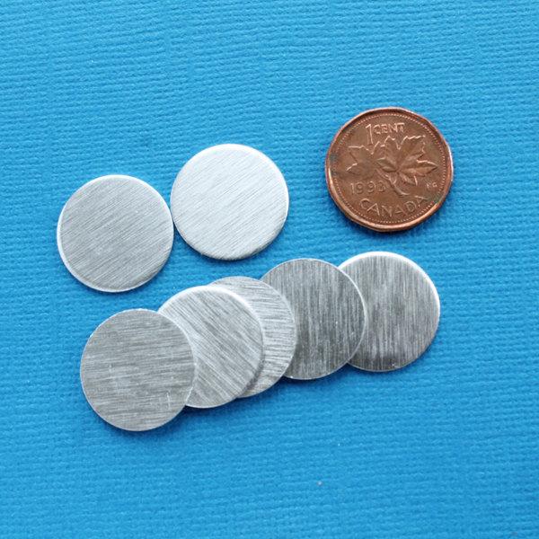 Circle Stamping Blanks - Silver Tone Brushed Aluminum - 17.5mm - 20 Tags - MT138